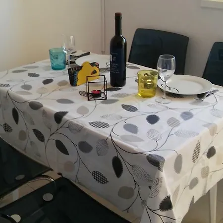 Sea アパート フヴァル